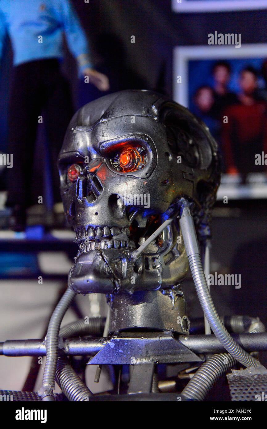 GENOVA, Italia - 4 Maggio 2016: Terminator T-800, Internazionale museo del cinema di Genova, Italia. Museo con collezioni di circa il famoso film di Hollywood Foto Stock