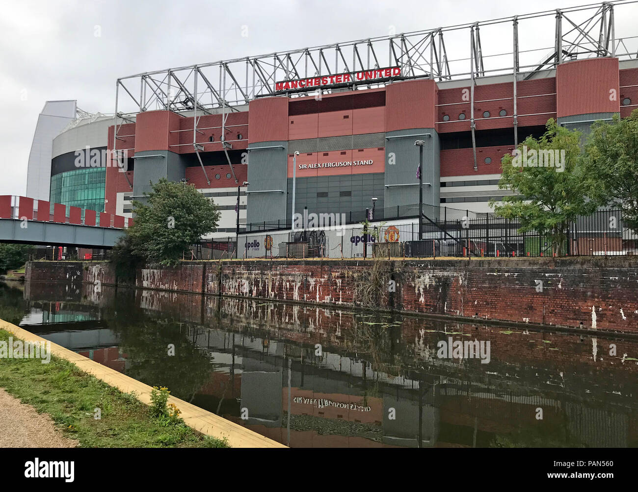 Il Manchester United Football Club,MUFC, Alex Ferguson supporto,dal canal, Stretford, Manchester North West England, Regno Unito Foto Stock