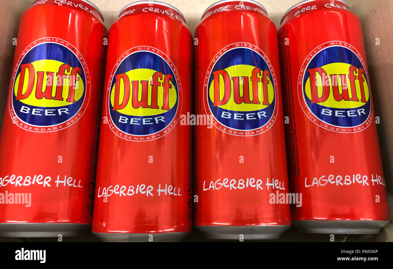 Le lattine di birra duff, rosso può, Lagerbier Hell Foto Stock