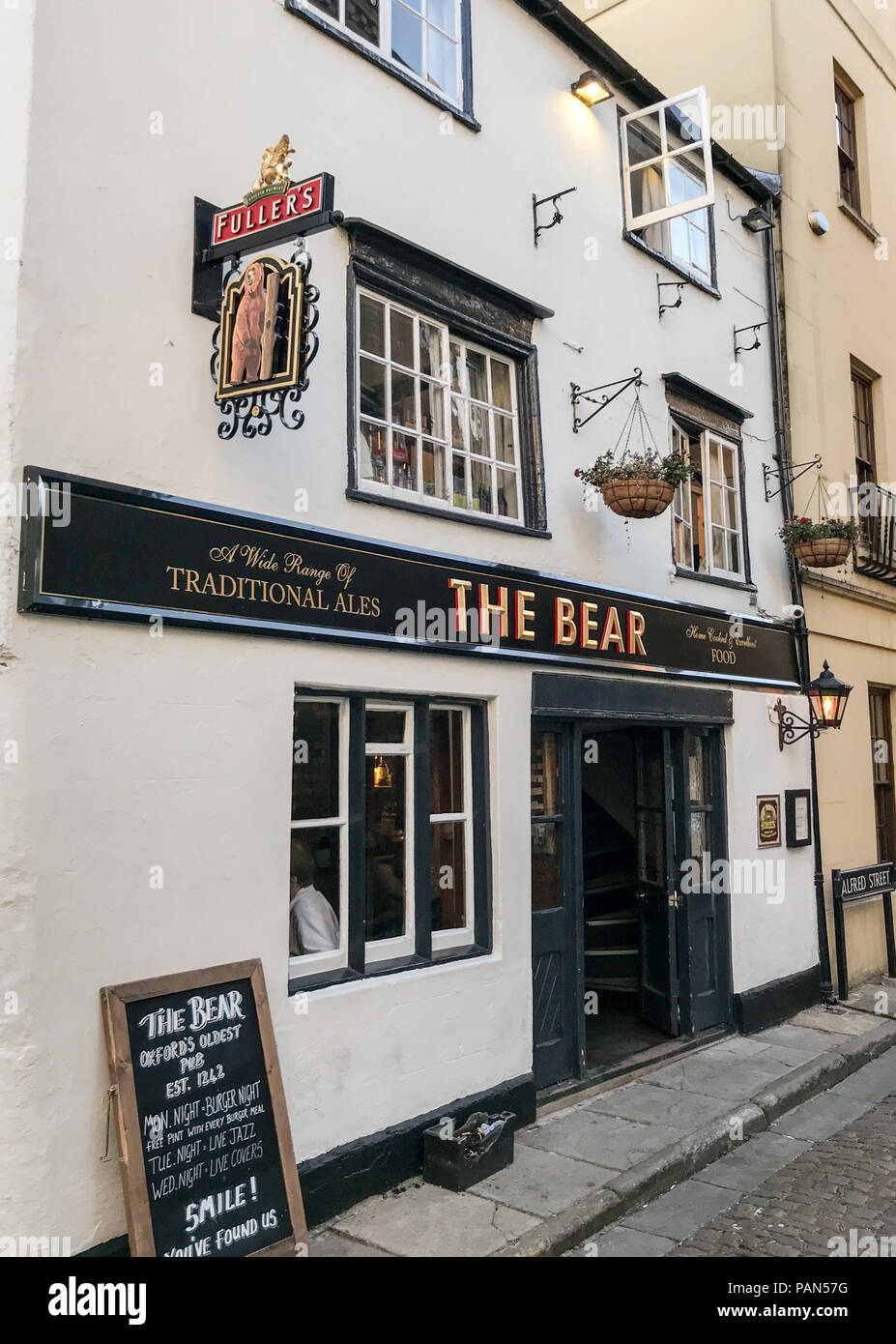 The Bear Inn, 6 Alfred St, Oxford, Oxfordshire, Inghilterra sudorientale, Regno Unito, OX1 4EH - BearOxford Foto Stock