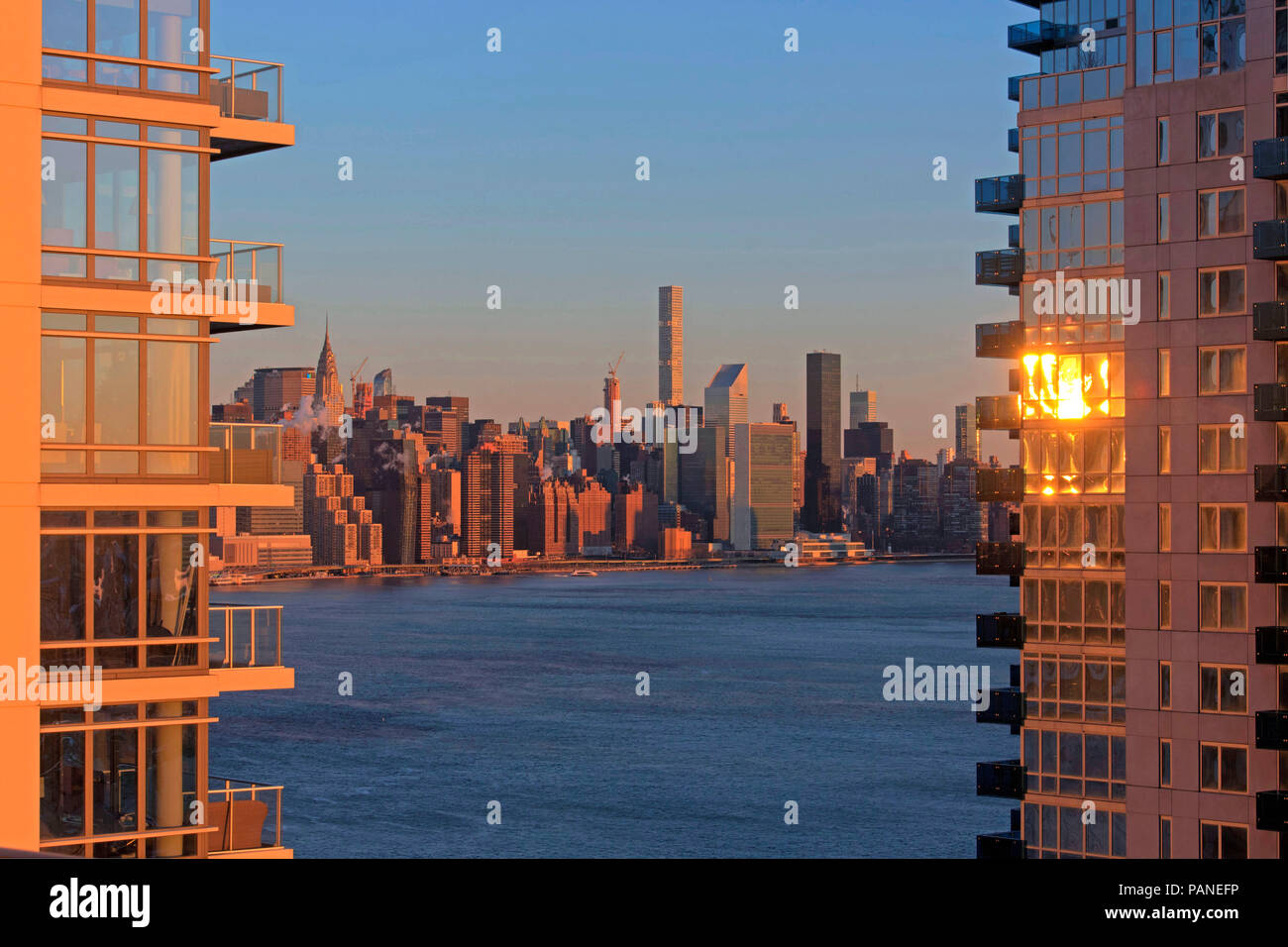 Skyline di Manhattan al tramonto, New York, USA, dicembre 31, 2017 Foto © Fabio Mazzarella/Sintesi/Alamy Stock Photo Foto Stock