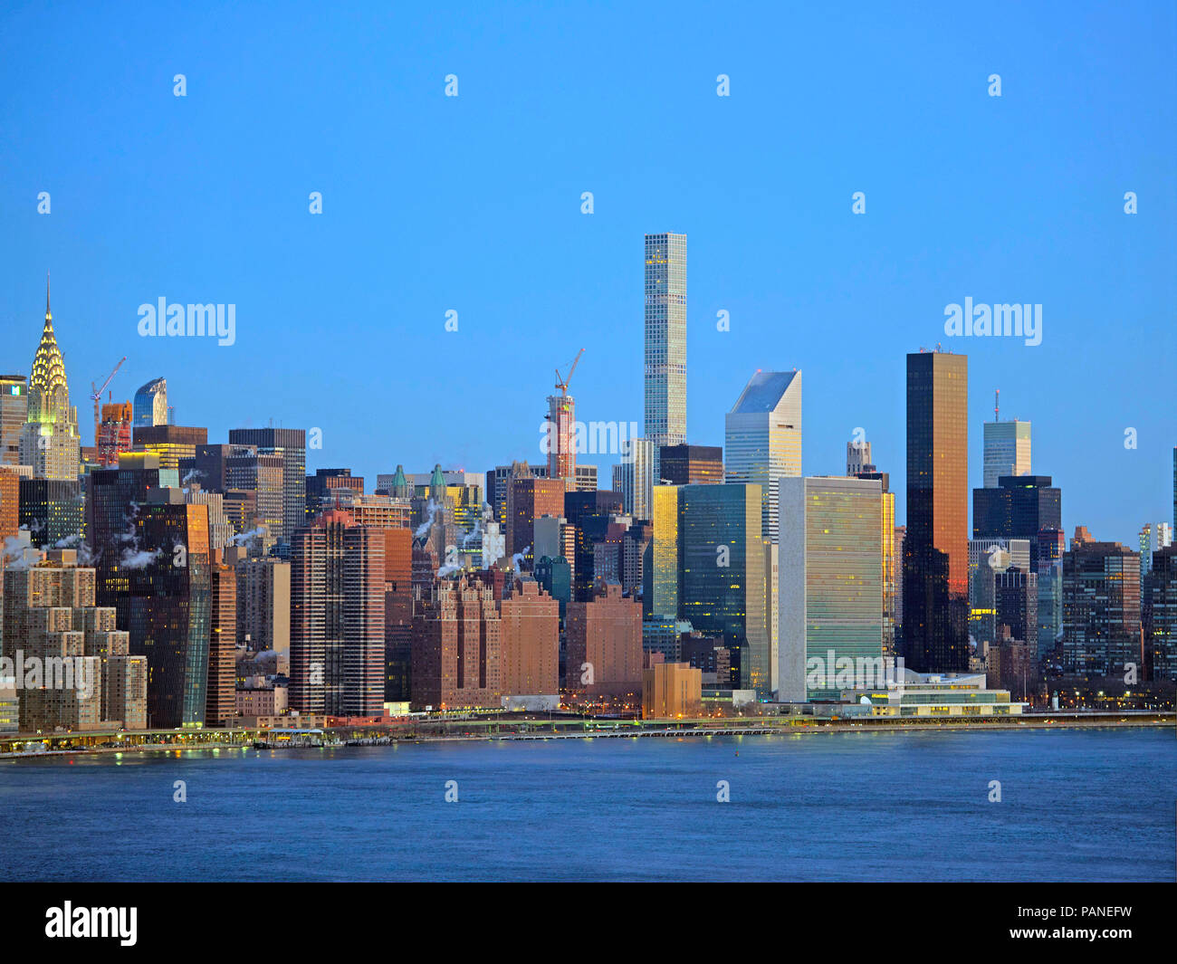 Skyline di Manhattan al tramonto, New York, USA, dicembre 31, 2017 Foto © Fabio Mazzarella/Sintesi/Alamy Stock Photo Foto Stock