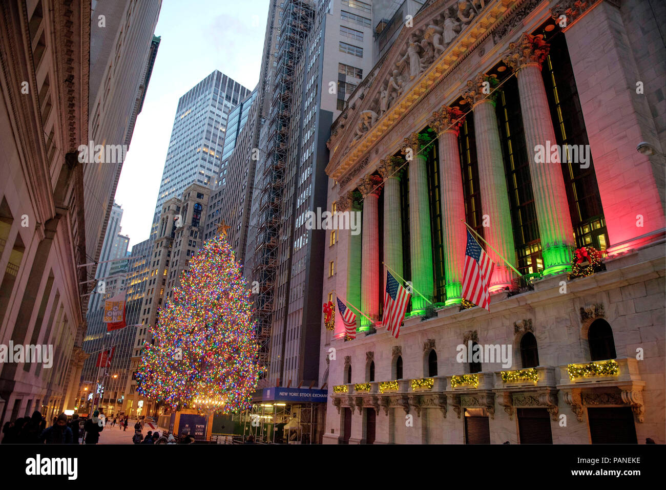 L'edificio della Borsa di Wall Street nel tempo di Natale, Manhattan, New York, USA, dicembre 30, 2017 Foto © Fabio Mazzarella/Sintesi/Ala Foto Stock