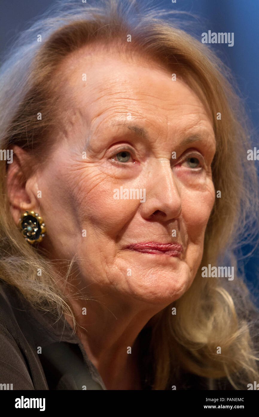 Lo scrittore francese Annie Ernaux durante una conferenza del 2017 Fiera del Libro di Torino Foto Stock