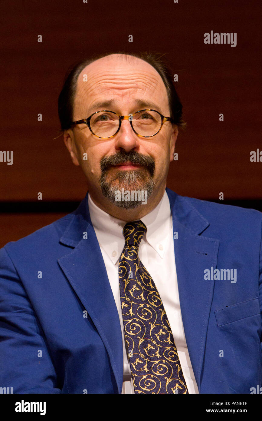 Giornalista britannico Bill Emmott raffigurato nel 2017 Fiera del Libro di Torino Foto Stock