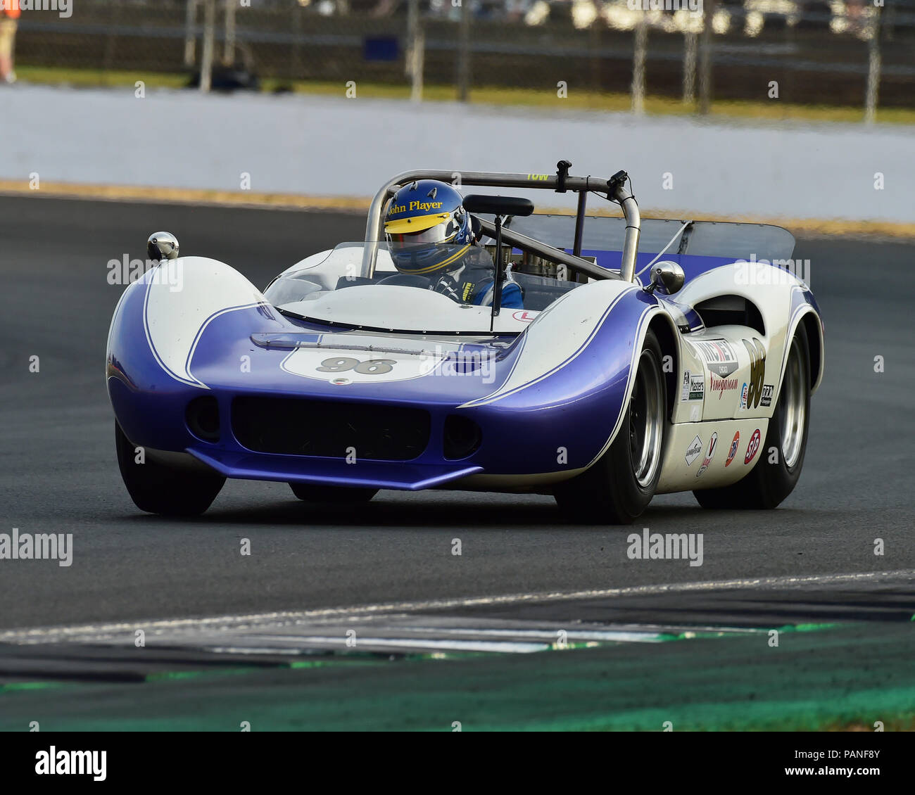 Andrew Beaumont, McLaren M1B, Yokohama Trophy, Maestri FIA Historic auto sportive, Daytona al crepuscolo, Silverstone Classic, luglio 2018, Silverstone, Northam Foto Stock