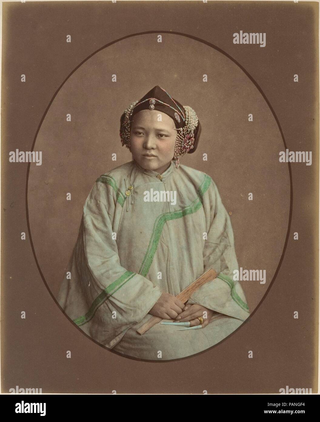 Fille de Lanxchow. Artista: Raimund von Stillfried (Austriaco, 1839-1911). Dimensioni: 23,7 x 19,3 cm (9 5/16 x 7 5/8 in.). Data: 1870s. Museo: Metropolitan Museum of Art di New York, Stati Uniti d'America. Foto Stock Fille de Lanxchow. Artista: Raimund von Stillfried (Austriaco, 1839-1911). Dimensioni: 23,7 x 19,3 cm (9 5/16 x 7 5/8 in.). Data: 1870s. Museo: Metropolitan Museum of Art di New York, Stati Uniti d'America. Foto Stock