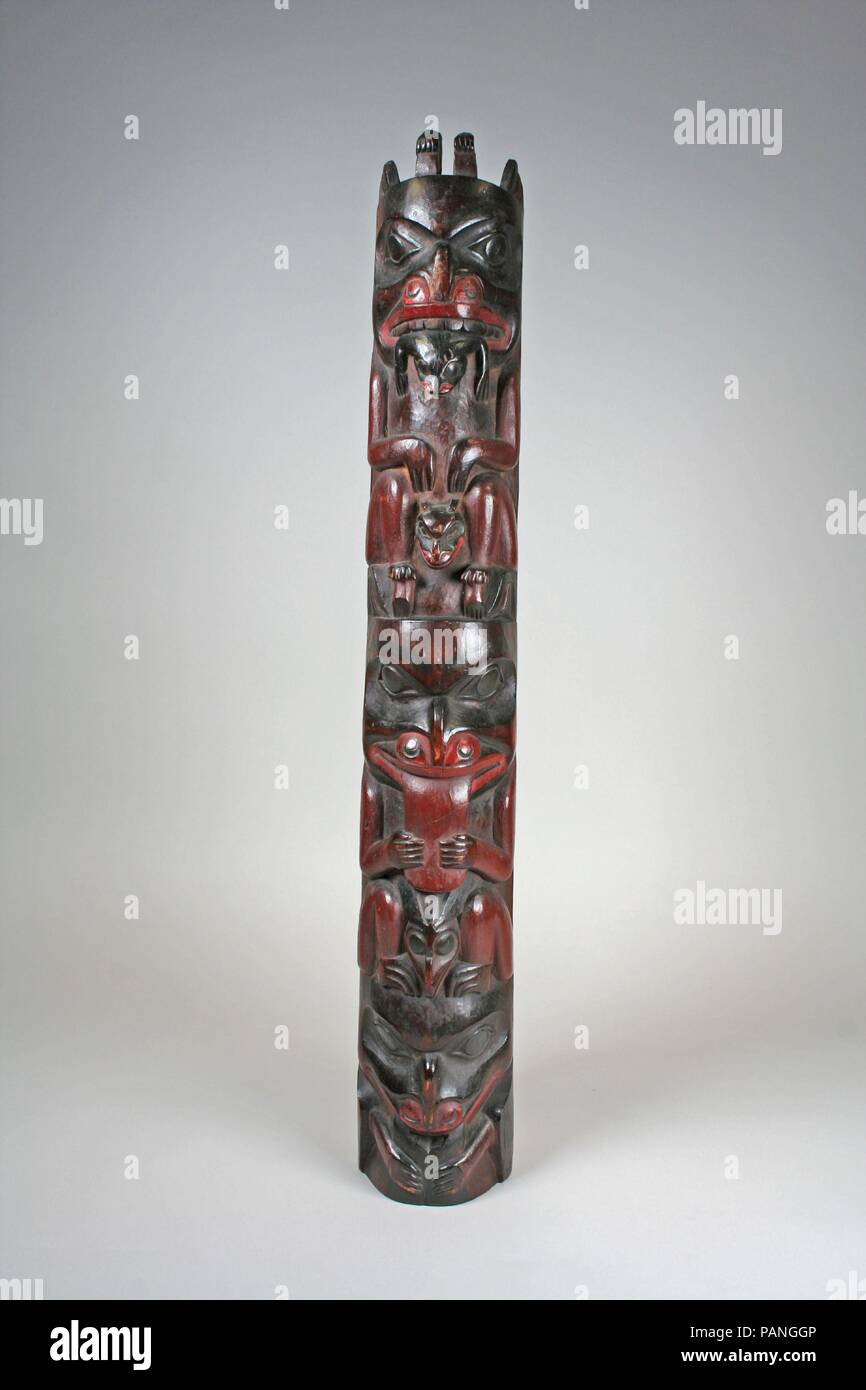 Il Totem Pole modello. Cultura: Haida. Dimensioni: H. 27 x W. 4 1/2 in. (68,6 x 11,4 cm). Data: 1875-85. Museo: Metropolitan Museum of Art di New York, Stati Uniti d'America. Foto Stock
