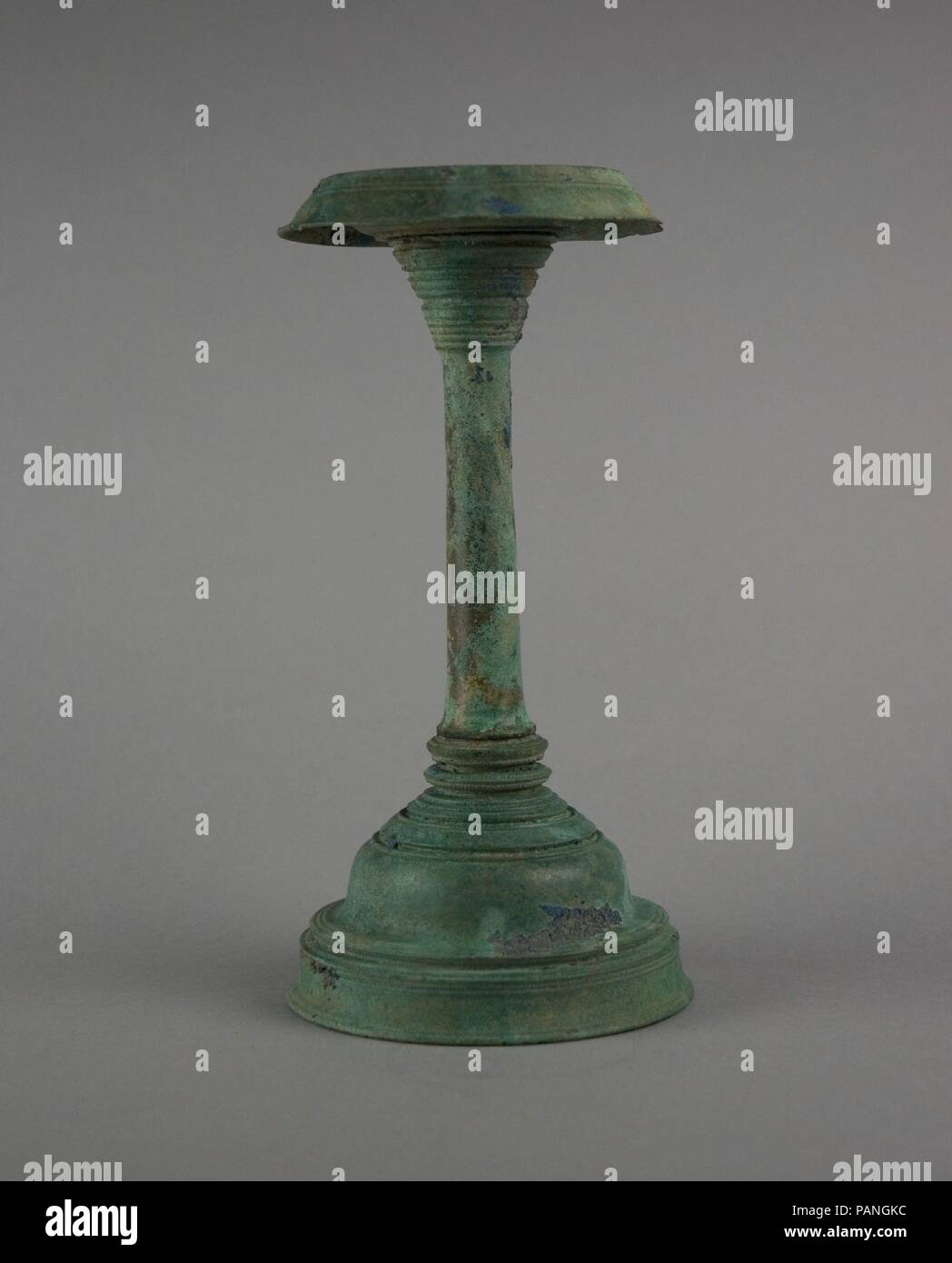 Lampada ad olio. Cultura: Thailandia (provincia di Tak). Dimensioni: H. 8 3/8 in. (21,1 cm). Data: XIV secolo o in precedenza. Museo: Metropolitan Museum of Art di New York, Stati Uniti d'America. Foto Stock