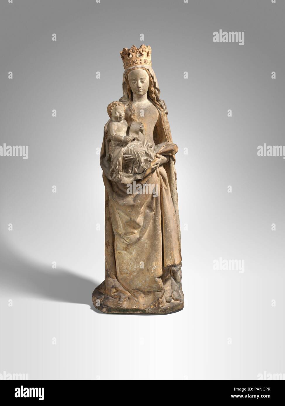 Madonna e Bambino. Cultura: francese. Dimensioni: complessivo: 64 1/4 x 23 3/8 x 16 in. (163,2 x 59,4 x 40,6 cm Peso circa: 1236lb. 560.6(kg). Data: XV secolo. Museo: Metropolitan Museum of Art di New York, Stati Uniti d'America. Foto Stock