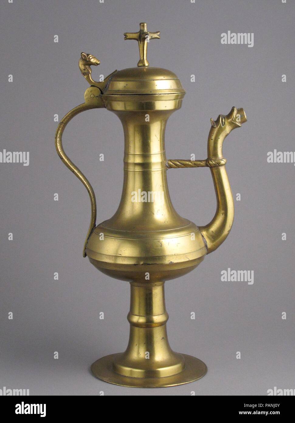 Ewer. Cultura: tedesco. Dimensioni: complessivo: 13 9/16 x 7 1/2 x 4 3/4 in. (34,5 x 19,1 x 12 cm). Data: XV secolo. Museo: Metropolitan Museum of Art di New York, Stati Uniti d'America. Foto Stock