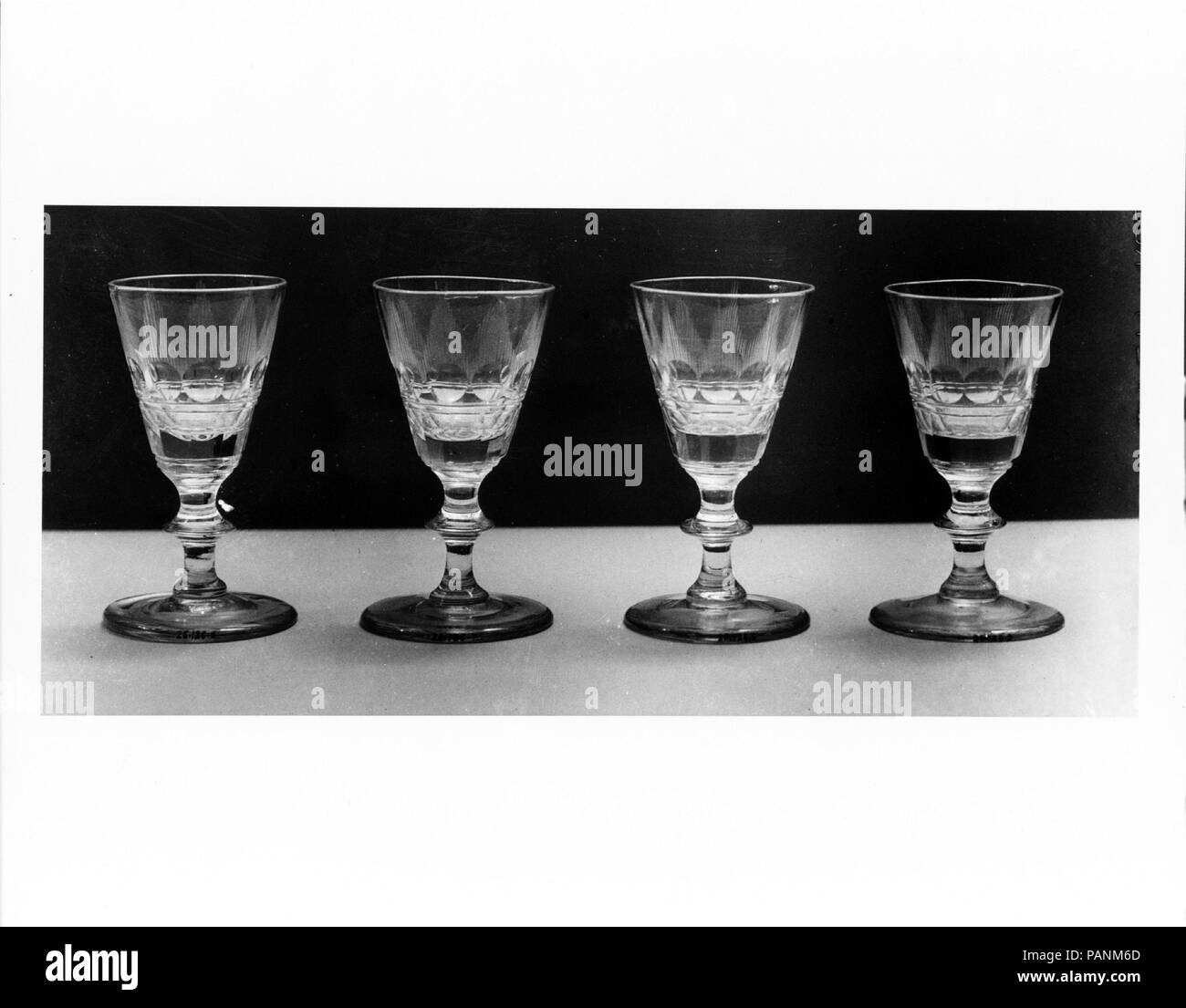 Bicchiere di vino. Cultura: American. Dimensioni: H. 4. (10,2 cm); Diam. 2 1/8 in. (5.4 cm). Data: 1820-40. Museo: Metropolitan Museum of Art di New York, Stati Uniti d'America. Foto Stock