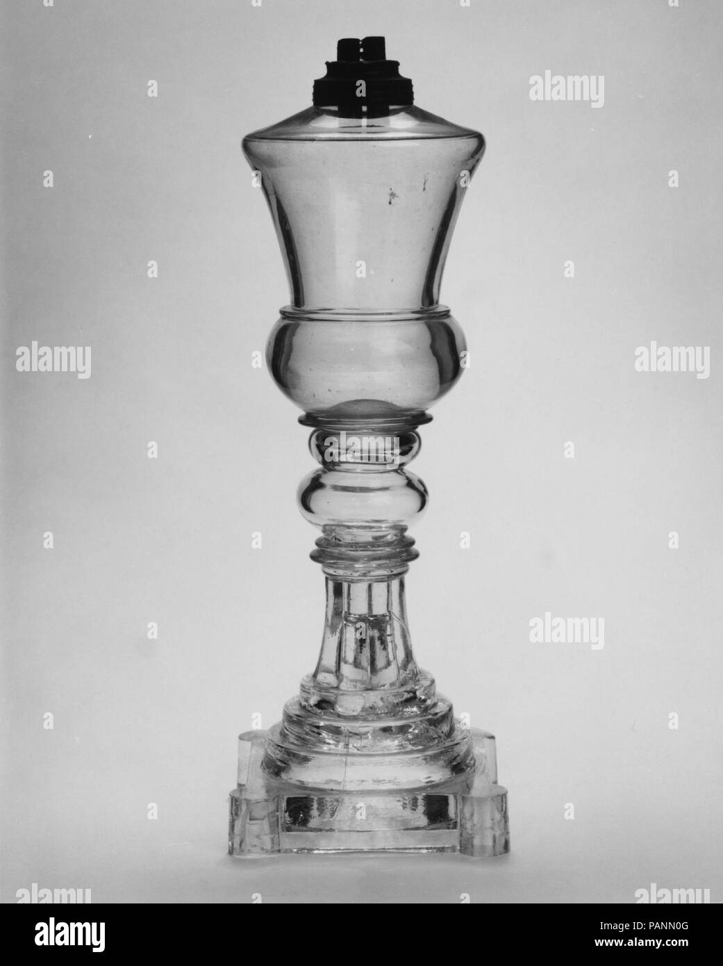 Olio di balena lampada. Dimensioni: H. 11 a. (27,9 cm). Data: 1830-40. Museo: Metropolitan Museum of Art di New York, Stati Uniti d'America. Foto Stock