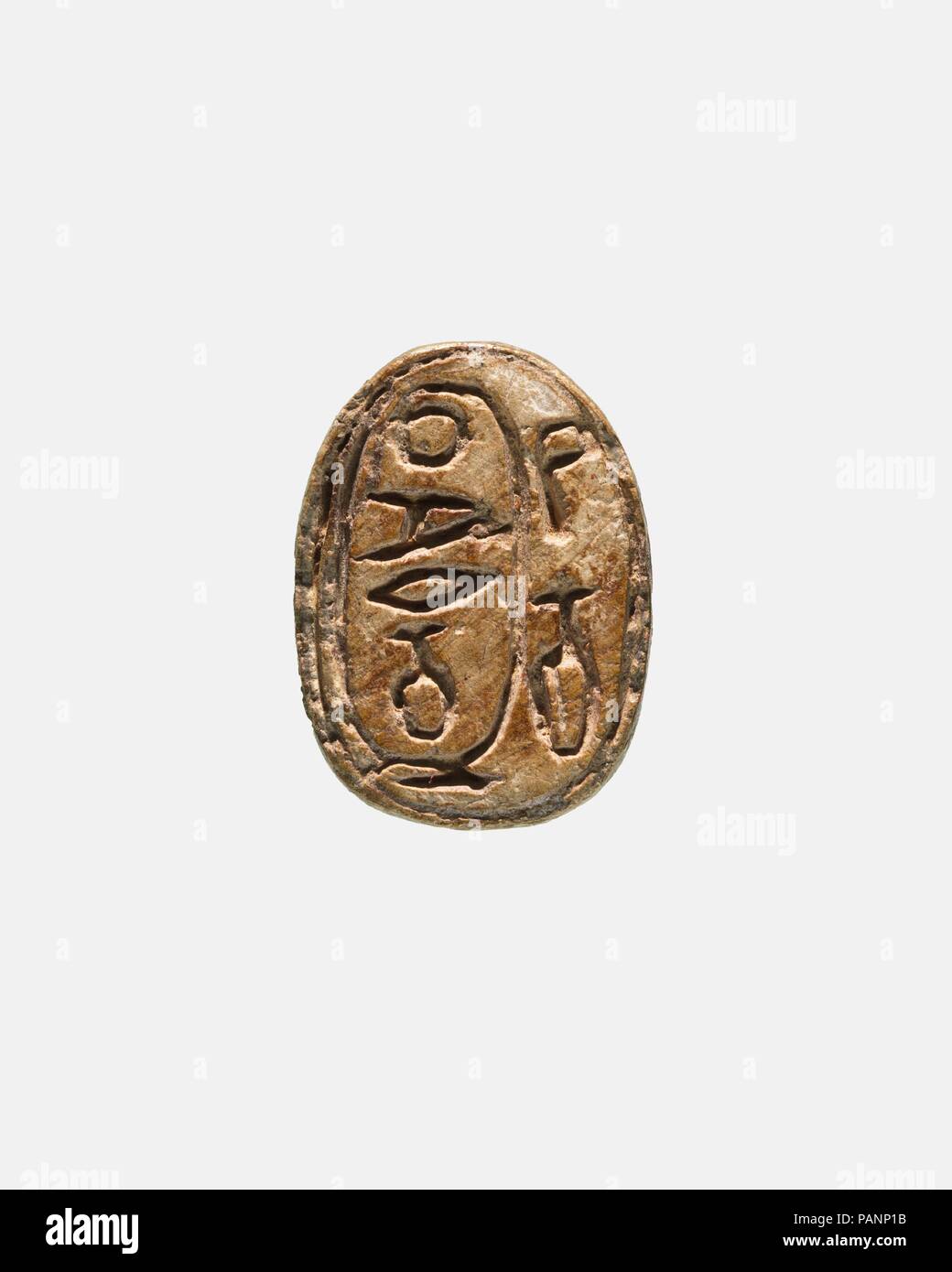 Scarabeo di Re Ay. Dimensioni: L. 1.9 × W. 1.4 × H. 0,7 cm (3/4 × 9/16 x 1/4 in.). Dynasty: Dynasty 13-17. Data: ca. 1802-1550 A.C. Scarabeo guarnizione sagomata inscritto con il prenomen di Ay: " il buon Dio Merneferre.". Museo: Metropolitan Museum of Art di New York, Stati Uniti d'America. Foto Stock