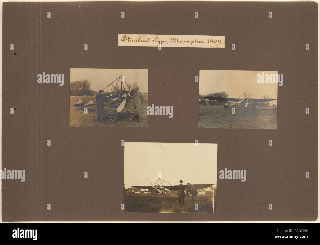 Il tipo standard, monoplan 1909. Artista: Giacobbe Christian Hansen Ellehammer (danese, 1871-1946); Vilhelm Ellehammer (danese). Dimensioni: immagine (u.l.): 2 9/16 x 3 3/8 in. (6,5 × 8,6 cm) immagine (u.r.): 2 9/16 x 3 7/16 in. (6,5 × 8,7 cm) immagine (l.c.): 3 1/8 × 4 1/16 in. (7,9 × 10,3 cm) foglio: 9 5/8 × 12 13/16 in. (24,4 × 32,6 cm). Data: 1905-19. Ignaro dei fratelli Wright' successo, l'ingegnere danese Ellehammer lavorato in isolamento per inventare un mezzo di volo, una prodezza ha raggiunto il 12 settembre 1906. Presto ha spostato la sua attenzione al volo verticale craft, riuscendo nel 1912 salto in lungo Foto Stock