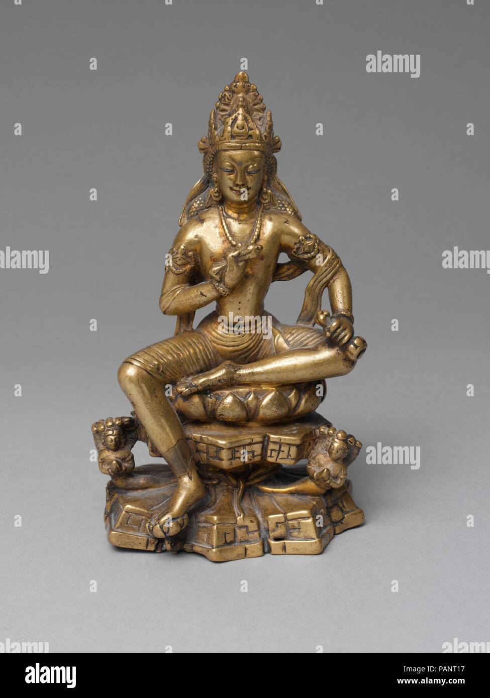 Vajrasattva. Cultura: India (Jammu e Kashmir, antico regno del Kashmir). Dimensioni: H. 6 5/8 in. (16,9 cm); W. 3 7/8 in. (9,8 cm); D. 2 3/4 in. (7 cm). Data: 8. secolo. La Esoterica Divinità buddiste Vajrasattva detiene una stilizzata di Thunderbolt e una campana e si siede in royal facilità su una montagna stilizzata, con il suo piede pendente supportato da una lotus bloom. Due divinità di serpente, un naga e nagini, emerge dalla montagna di acque e sollevare le mani in venerazione di Vajrasattva la sapienza trascendente. Museo: Metropolitan Museum of Art di New York, Stati Uniti d'America. Foto Stock