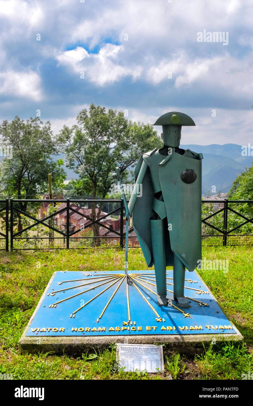 Statua Pellegrina sul Camino Primitivo, Tineo, Asturias, Spagna Foto Stock