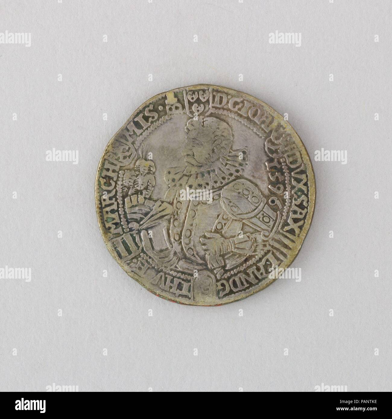 Coin che mostra Friedrich Wilhelm, Elettore di Sassonia. Cultura: tedesco. Dimensioni: diam. 1 5/8 in. (4.1 cm); spessore 1/8 in. (0,3 cm); Wt. 1 oz. (28,3 g). Data: 1596. Museo: Metropolitan Museum of Art di New York, Stati Uniti d'America. Foto Stock