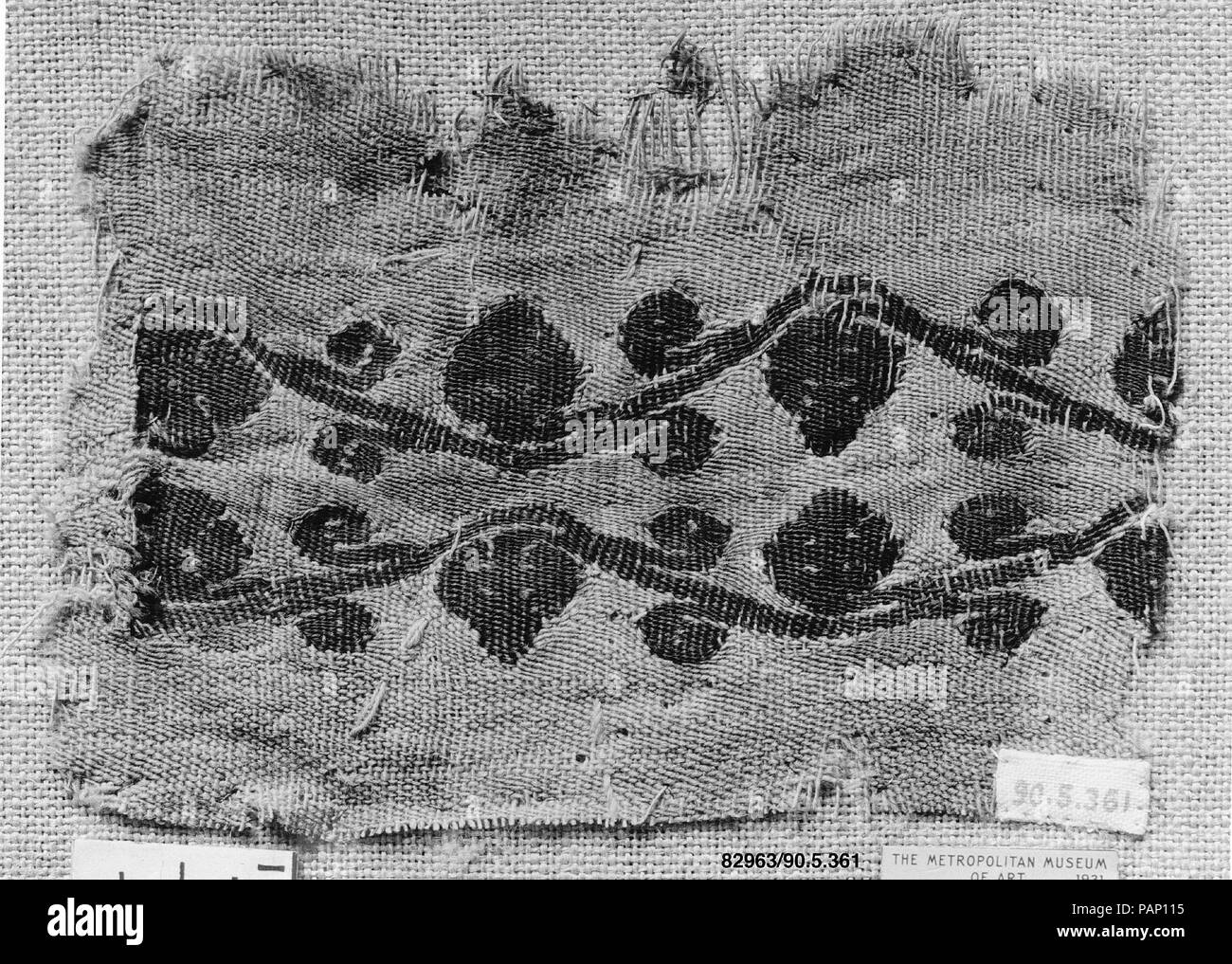 Frammento di una tunica. Dimensioni: 4 7/8 in. alta 3 1/4 in. ampia (12,4 cm di altezza 8,2 cm di larghezza). Data: 3a-4a secolo. Museo: Metropolitan Museum of Art di New York, Stati Uniti d'America. Foto Stock