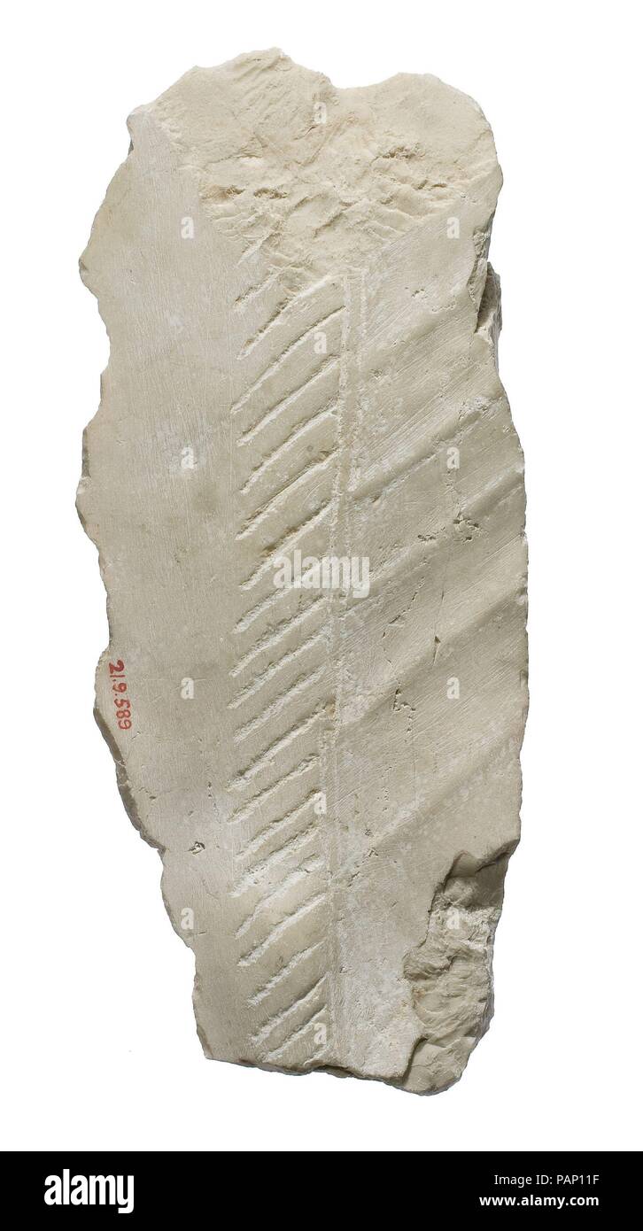 Corpo con vestito scialle plissettatura, fringe. Dimensioni: H. 22 × W × 9,5 D. 4 cm (8 11/16 × 3 × 3/4 1 9/16 in.). Dynasty: Dynasty 18. Regno: regno di Akhenaten. Data: ca. 1353-1336 A.C. Museo: Metropolitan Museum of Art di New York, Stati Uniti d'America. Foto Stock