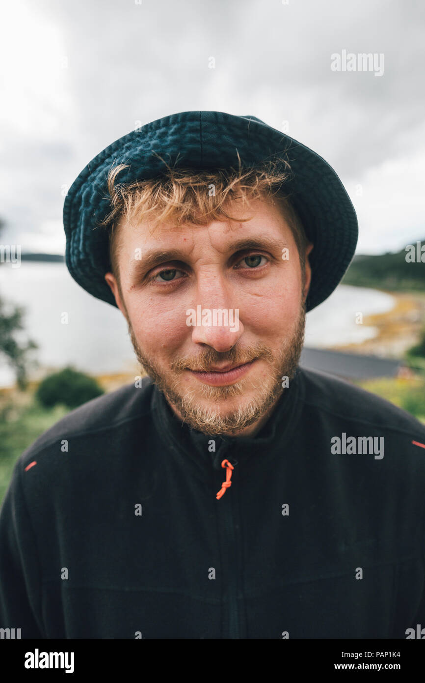 Ritratto di un uomo che viaggia Lofoten Foto Stock