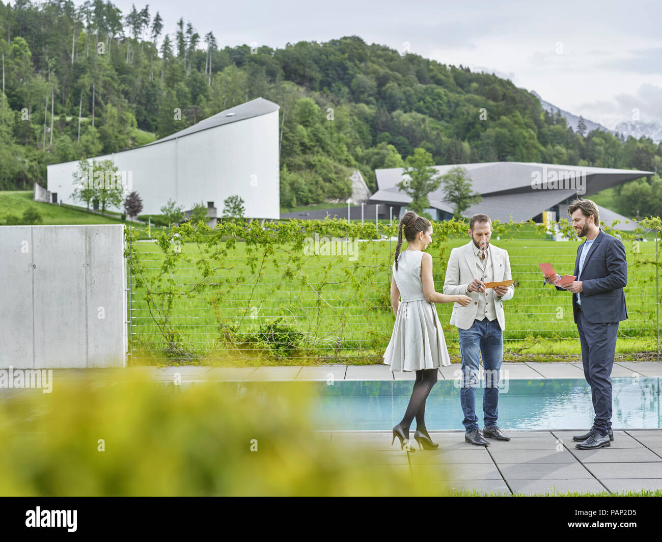 I colleghi fuori discussione schede di file Foto Stock