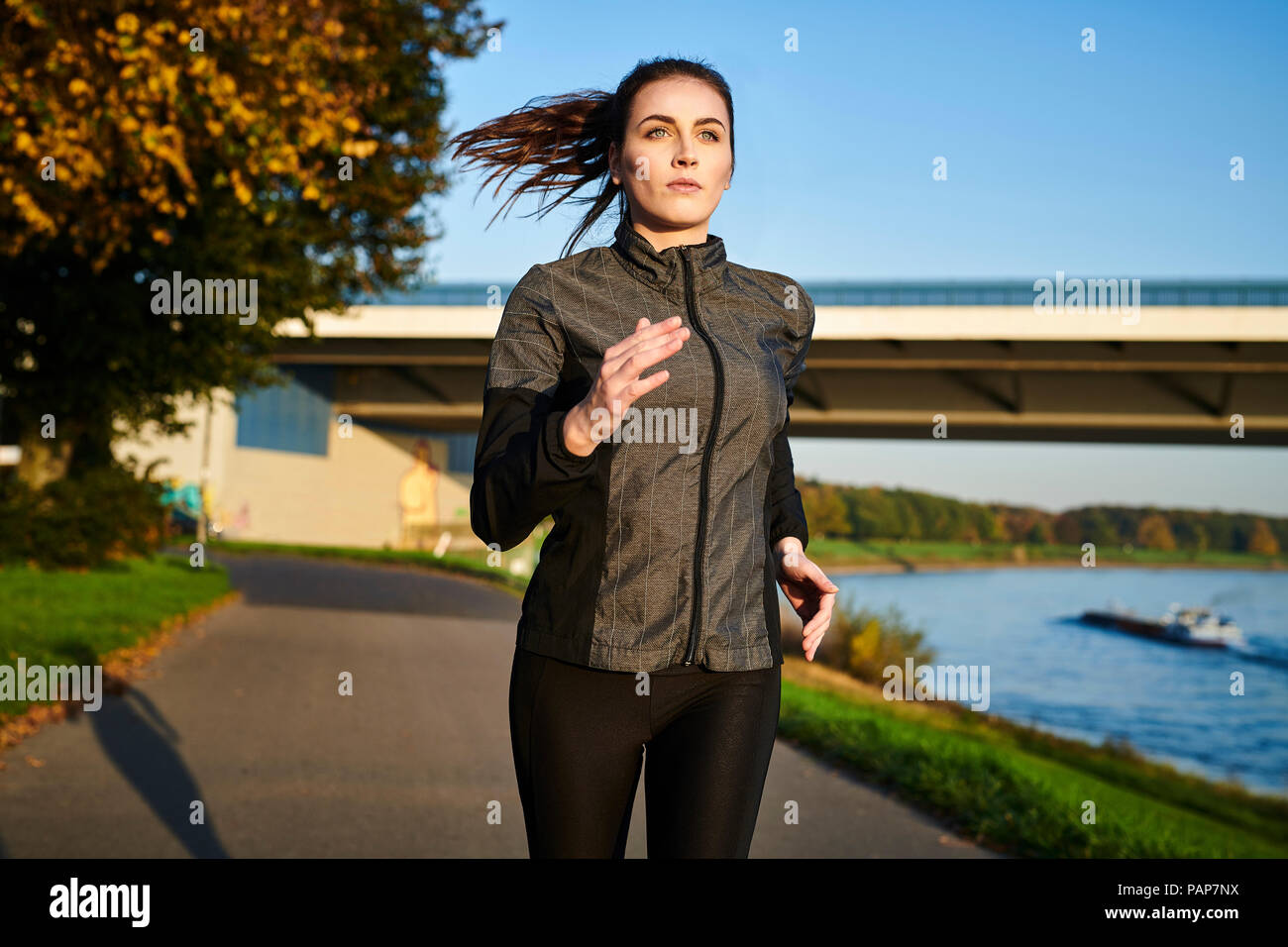 Ritratto di donna sportive jogging Foto Stock