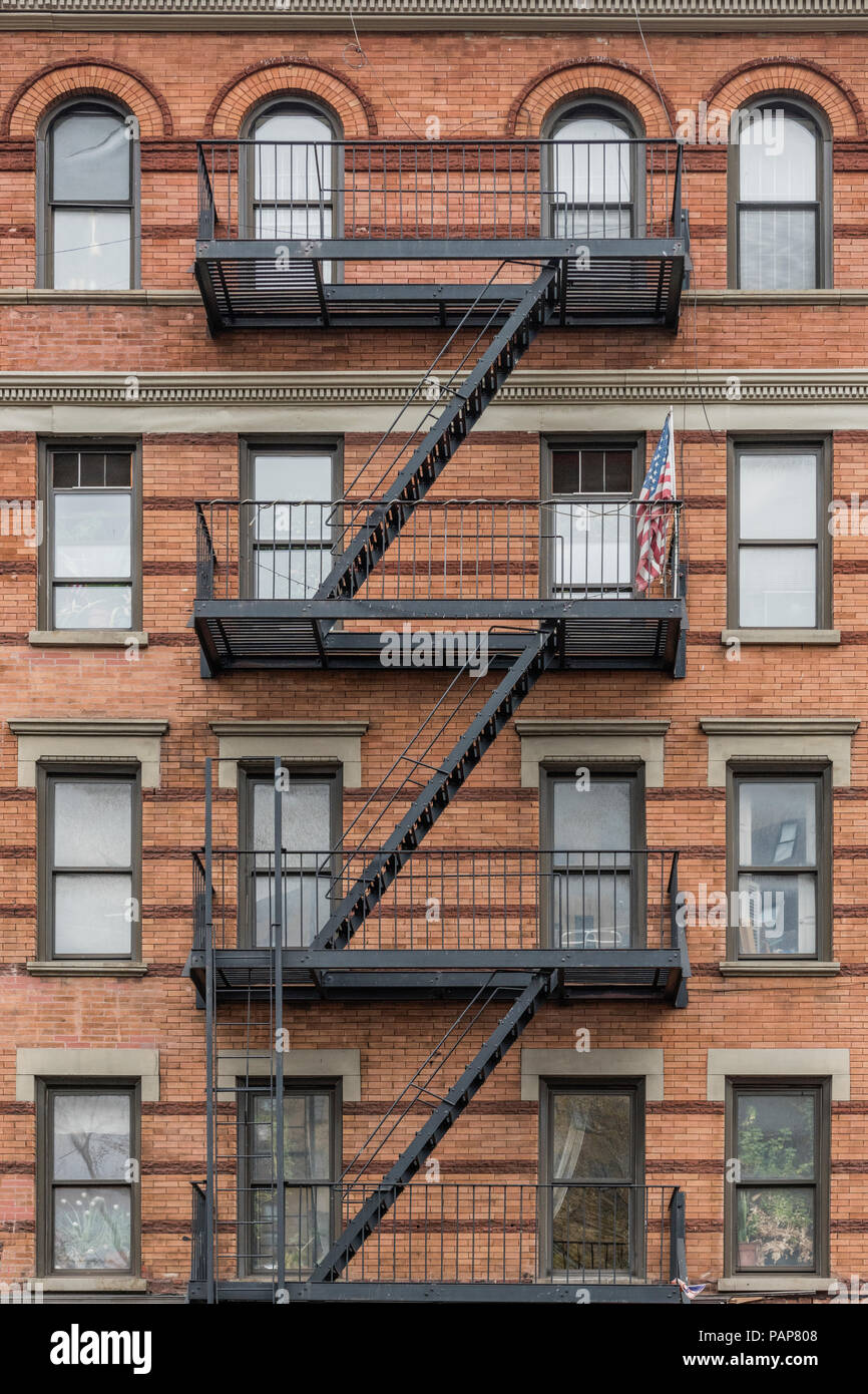 Stati Uniti d'America, New York City, Manhattan, edificio con fire escape Foto Stock