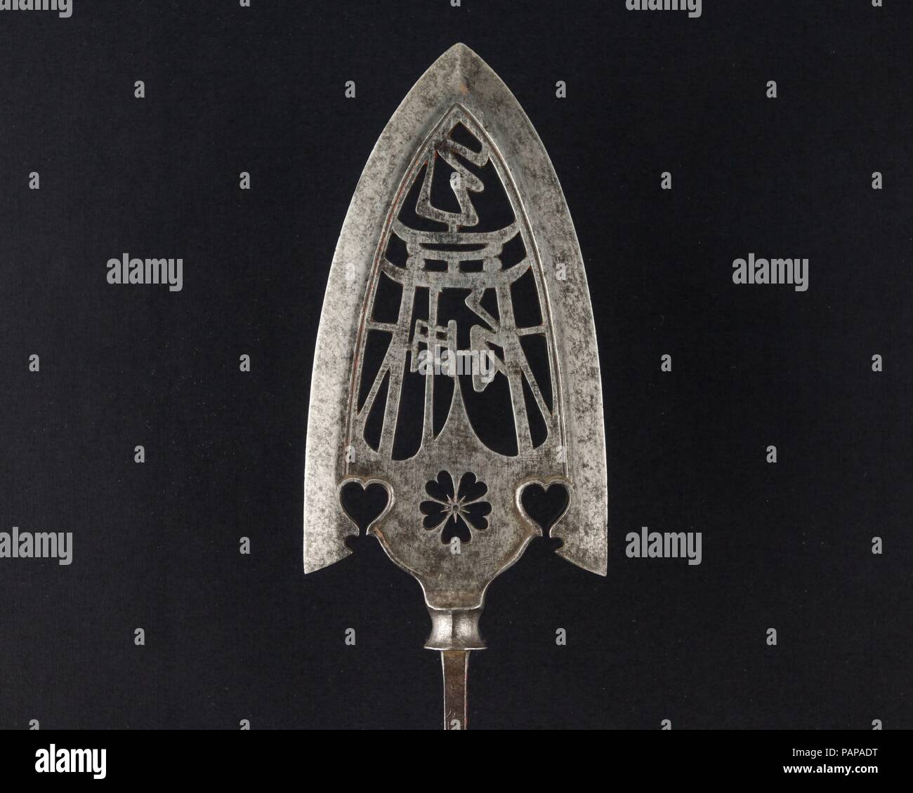 Arrowhead (Yanone). Cultura: giapponese. Dimensioni: L. 17 5/8 in. (44,8 cm); L. di testa 5 1/2 in. (14 cm); W. 2 3/4 in. (7 cm); Wt. 4.4 oz. (124,7 g). Data: XVIII secolo. Museo: Metropolitan Museum of Art di New York, Stati Uniti d'America. Foto Stock