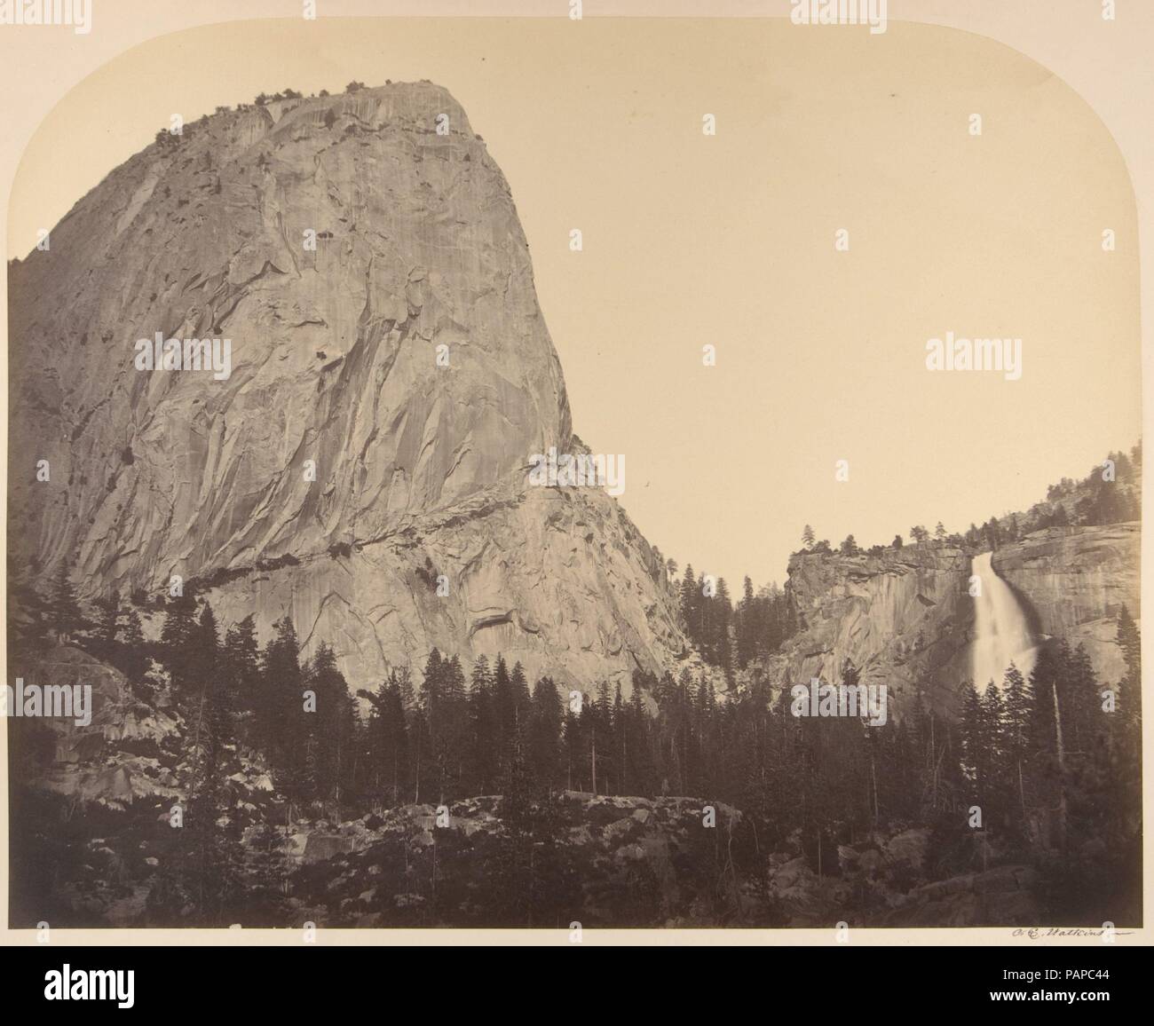 Mt. Broderick e Nevada Fall. Caduta = 700 m. Artista: Carleton E. Watkins (American, 1829-1916). Dimensioni: Immagine: 41,8 × 52,1 cm (16 7/16 × 20 1/2 in.). Montaggio: 53,9 × 66,9 cm (21 1/4 × 26 5/16 in.). Data: 1861, il Parco Nazionale di Yosemite. Museo: Metropolitan Museum of Art di New York, Stati Uniti d'America. Foto Stock