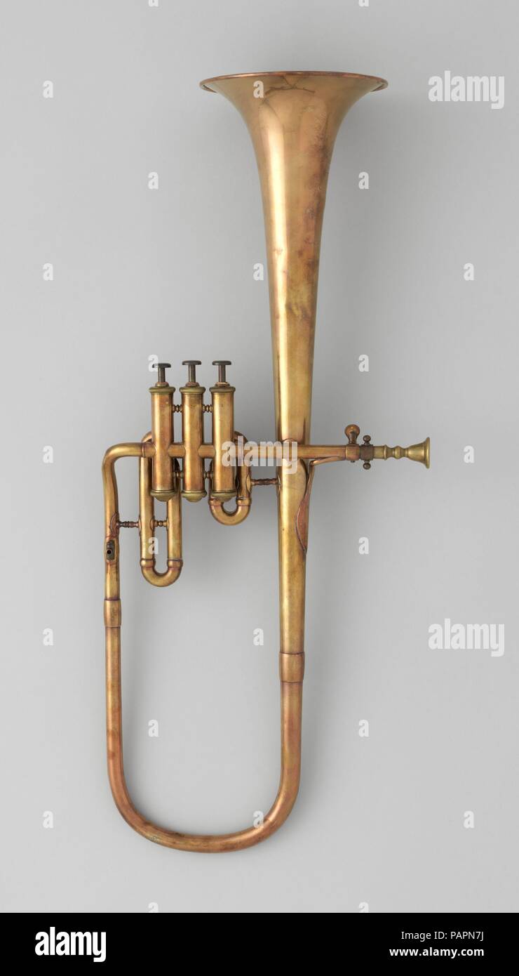 Alto Saxhorn in si bemolle. Cultura: francese. Dimensioni: 26 × 6 1/8 × 11 a. (66 × 15,6 × 27,9 cm). Autore: attribuito a Gautrot aîné (francese, Parigi 1845-84 attivo). Data: ca. 1900. Questo strumento è stato tipico della forma saxhorn ampiamente impiegati per scopi militari e bande di ottoni in un numero di differenti dimensioni. È stato uno dei molti disegni di Sax che Gautrot copiati con po' di alterazione. Gautrot sax è stato il rivale più temibile e controversie in materia di brevetto invischiato in molteplici cause legali. Museo: Metropolitan Museum of Art di New York, Stati Uniti d'America. Foto Stock