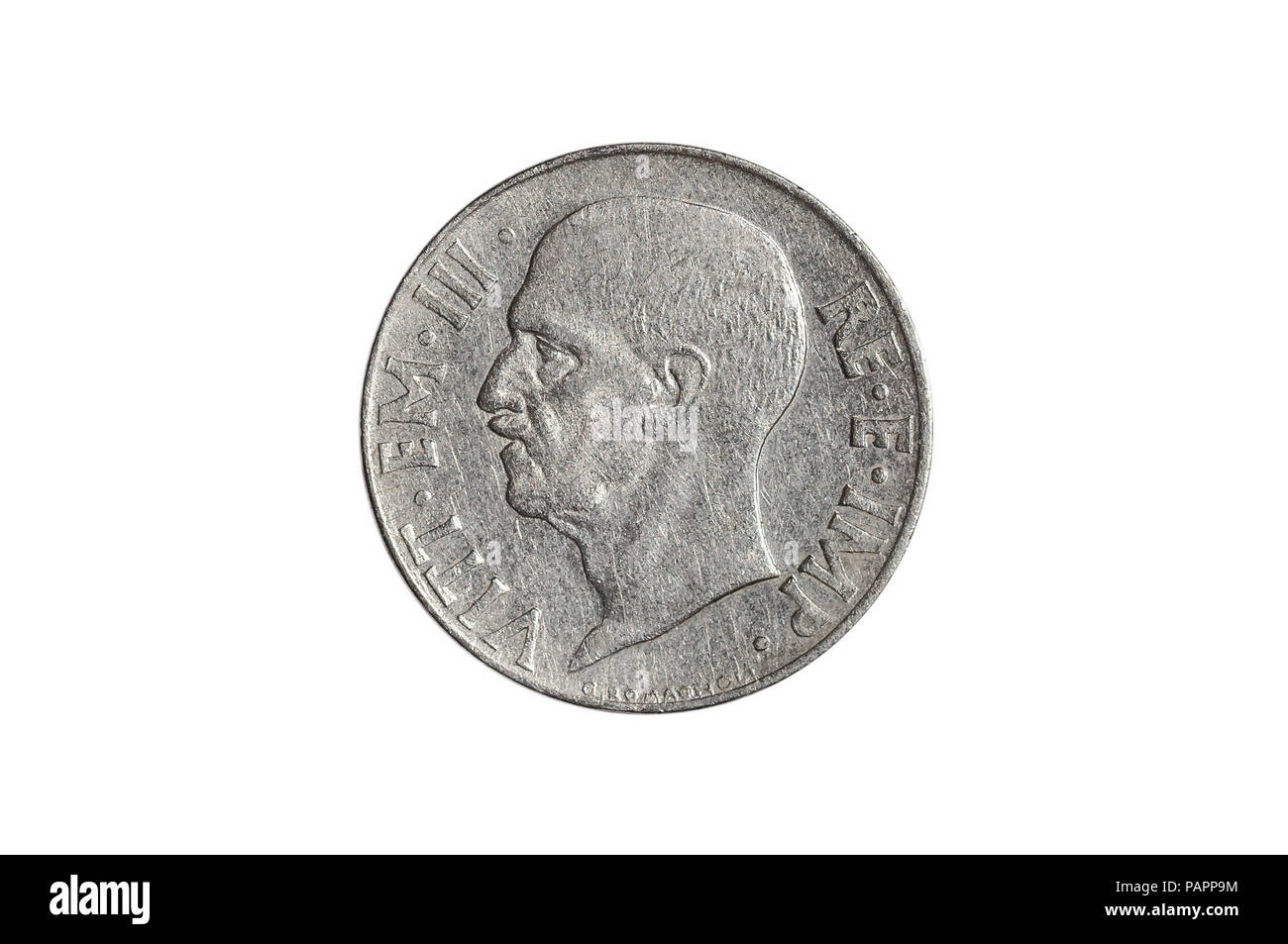 20 centesimi di lira italiana moneta close-up da 1940s Italia, lato testa  con re Vittorio Emanuele III. Isolato su bianco di sfondo per studio.  Raccolta di archiviazione moneta di venti centesimi di