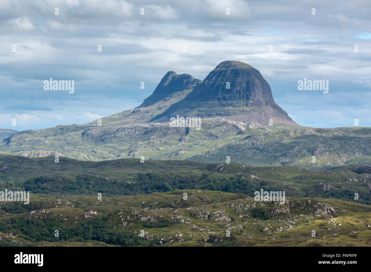 Suilven da Creag Dharaich vicino a Lochinver, Assynt, Scotland, Regno Unito Foto Stock