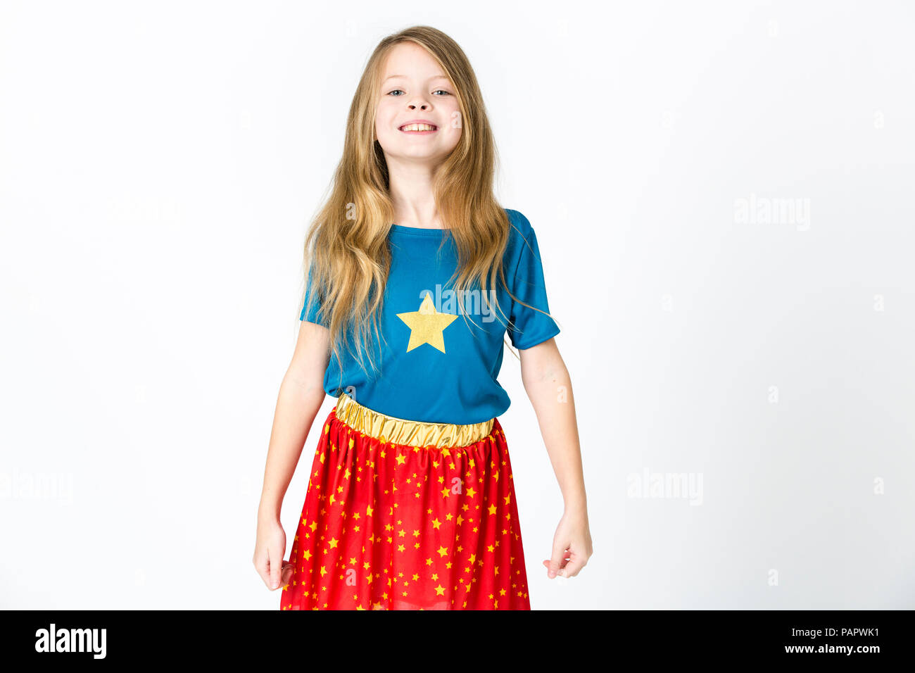 Dressed as supergirl immagini e fotografie stock ad alta risoluzione - Alamy