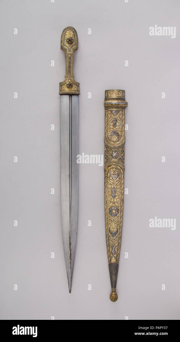 Pugnale con guaina. Cultura: caucasiche. Dimensioni: L. con guaina 21 a. (53,3 cm); L. senza guaina 19 15/16 in. (50,6 cm); L. della lama 15. (38,1 cm); W. 1 5/16 in. (3.3 cm); D. 1 1/16 in. (2,7 cm); Wt.13,5 oz. (382.7 g); peso di guaina 8.5 oz. (240.9 g). Data: inizio del XIX secolo. Museo: Metropolitan Museum of Art di New York, Stati Uniti d'America. Foto Stock