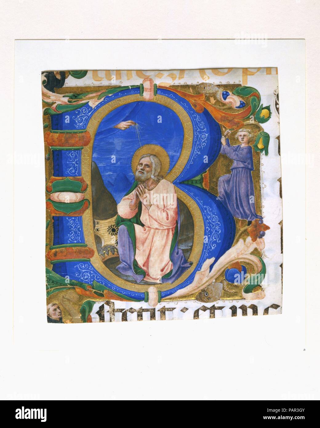 Il re Davide in preghiera in un iniziale B. Artista: Zanobi Strozzi (Italiano, 1412-1468 Firenze Firenze). Dimensioni: 5 5/8 x 5 3/8 in. (14,2 x 13,5 cm) massa iniziale: 4 13/16 x 4 13/16 in.. Data: ca. 1450. L'iniziale B introduce il Salmo 1: B[eatus vir qui non abiit in consilio impiorum et in via peccatorum non] stetit et in c[athedra pestilentiae non sedit] ("Beato l'uomo che non cammina nel consiglio degli empi, né sorge nella via dei peccatori e non si siede nel sedile di scoffers'). Il re Davide si inginocchia in preghiera, i suoi occhi sollevata verso una visione della mano di Dio, la benedizione di lui dal hea Foto Stock