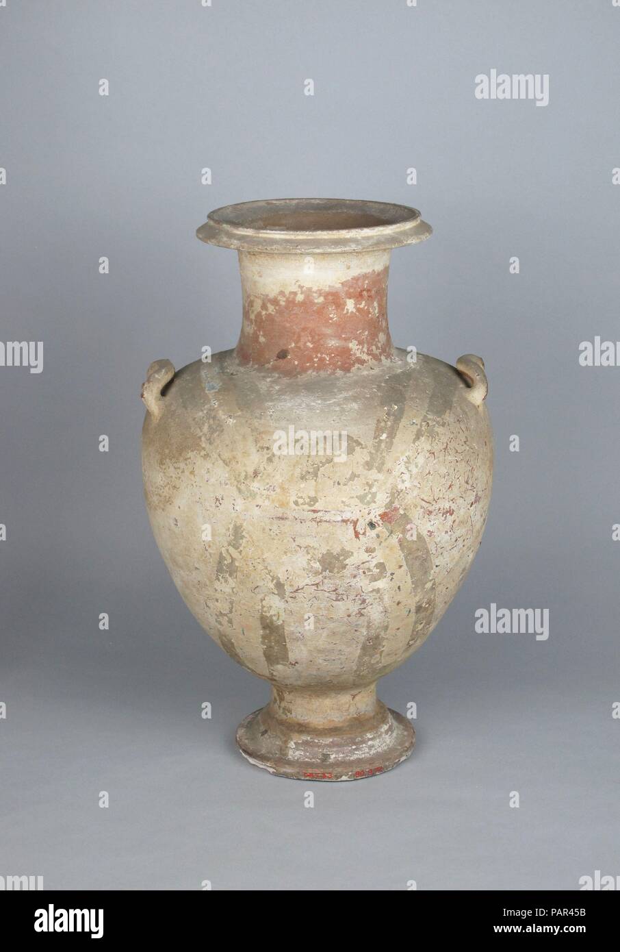 La terracotta Hadra hydria (acqua jar). Cultura: greco, Egitto, Alexandria-Hadra. Dimensioni: altri: 15 1/2 x , D.:9 3/4 in. (39,4 x 24,8 cm). Data: 3° secolo A.C. Museo: Metropolitan Museum of Art di New York, Stati Uniti d'America. Foto Stock