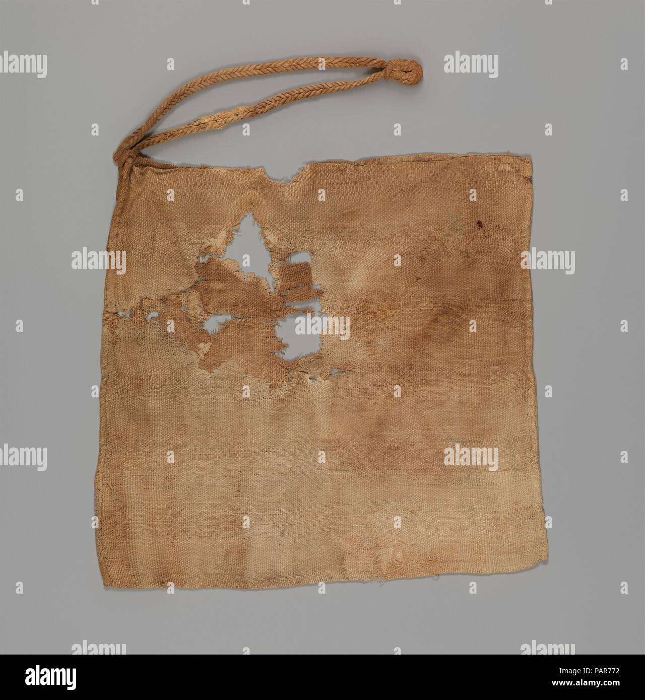Borsa. Dimensioni: H. 14 9/16 in.. (37 cm) W. 15 1/2 in. (39,3 cm). Data: 7. secolo. Museo: Metropolitan Museum of Art di New York, Stati Uniti d'America. Foto Stock