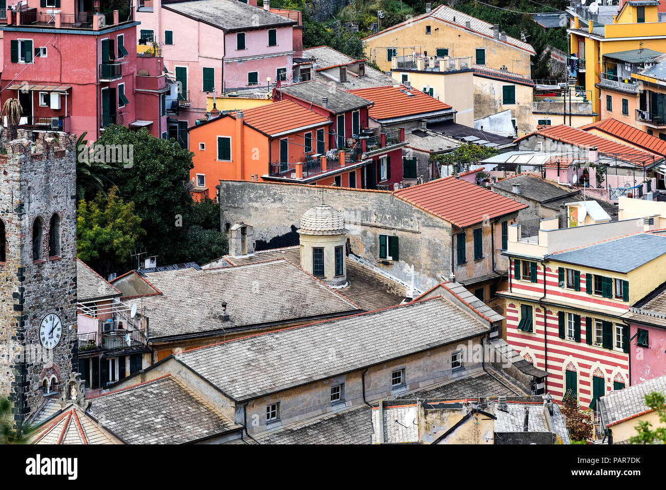 Architettura in un affascinante villaggio di Monterosso al Mare, Cinque Terre, Italia Foto Stock