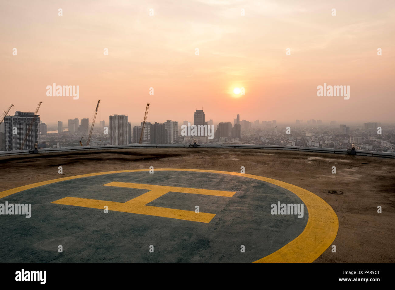 Thailandia, Bangkok, eliporto sul tetto di sunrise Foto Stock