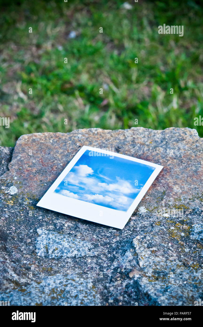 Polaroid foto di un cielo abbandonato Foto Stock
