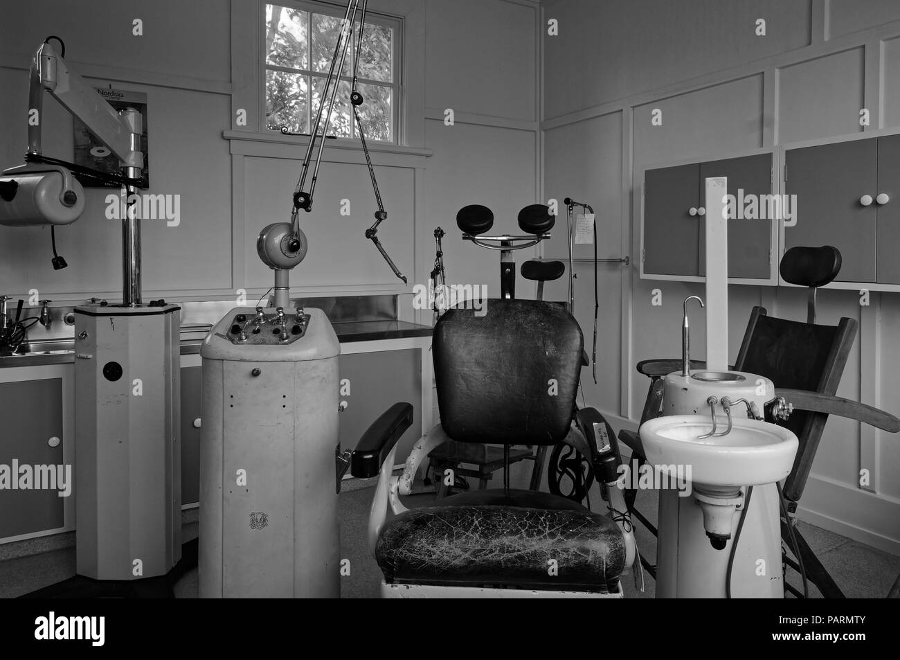 Apparecchiatura dentale dal secolo scorso, in bianco e nero Foto Stock