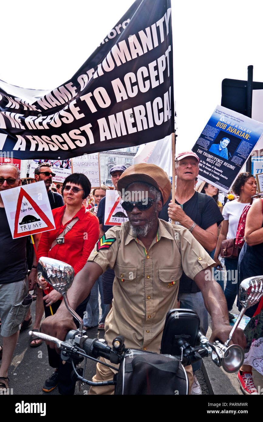 Anti Trump protesta durante la sua visita a Londra. Il centro di Londra del 13 luglio 2018 Foto Stock