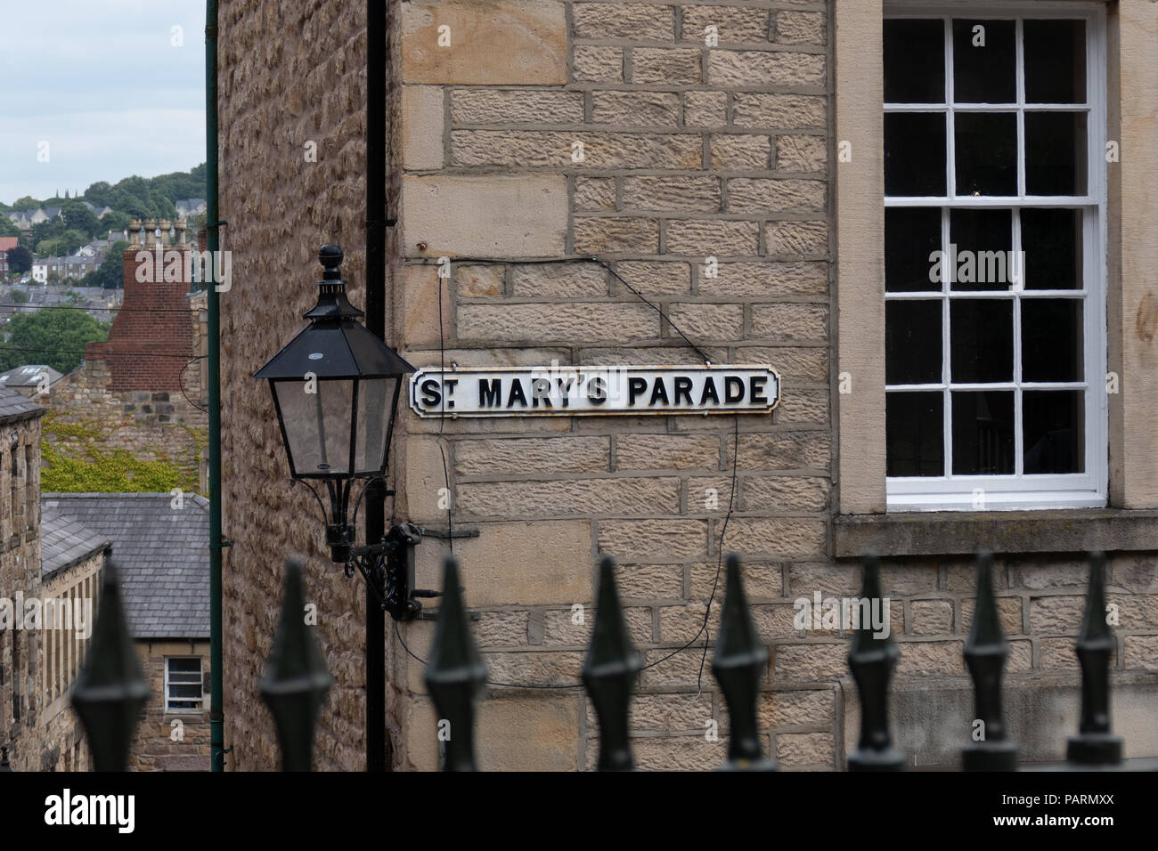 Segnaletica stradale e pannelli informativi in Lancashire city città di Lancaster, Regno Unito Foto Stock