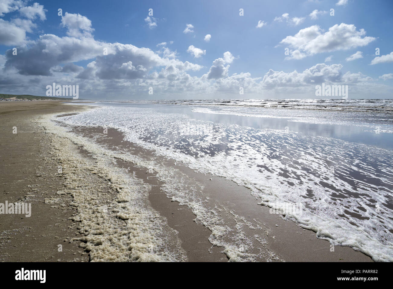 Dutch costa del Mare del Nord in Katwijk aan Zee in un giorno di tempesta Foto Stock