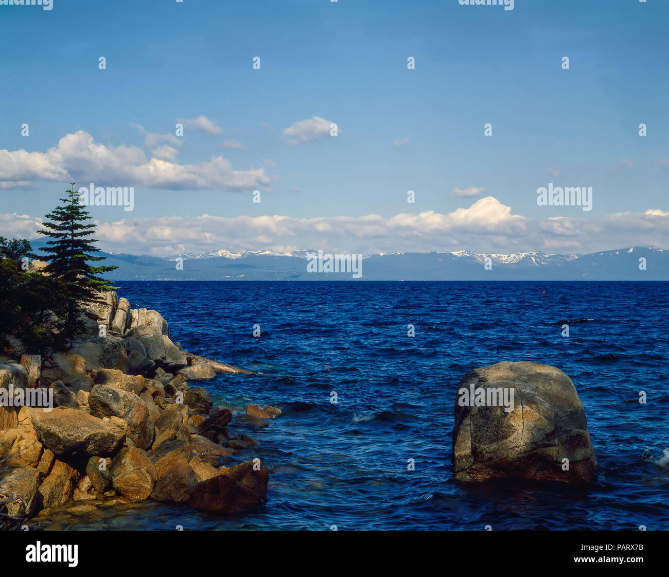 Isola rocciosa in Lake Tahoe, California Foto Stock