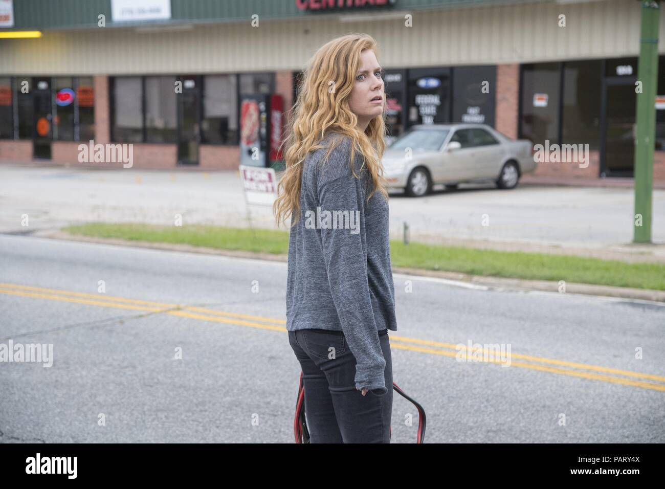 Descrizione: Stagione 1. Pellicola originale titolo: oggetti appuntiti. Titolo inglese: oggetti appuntiti. Regista: MARTI NOXON. Anno: 2018. Stelle: Amy Adams. Credito: BLUMHOUSE PROD/EONE TV / Album Foto Stock