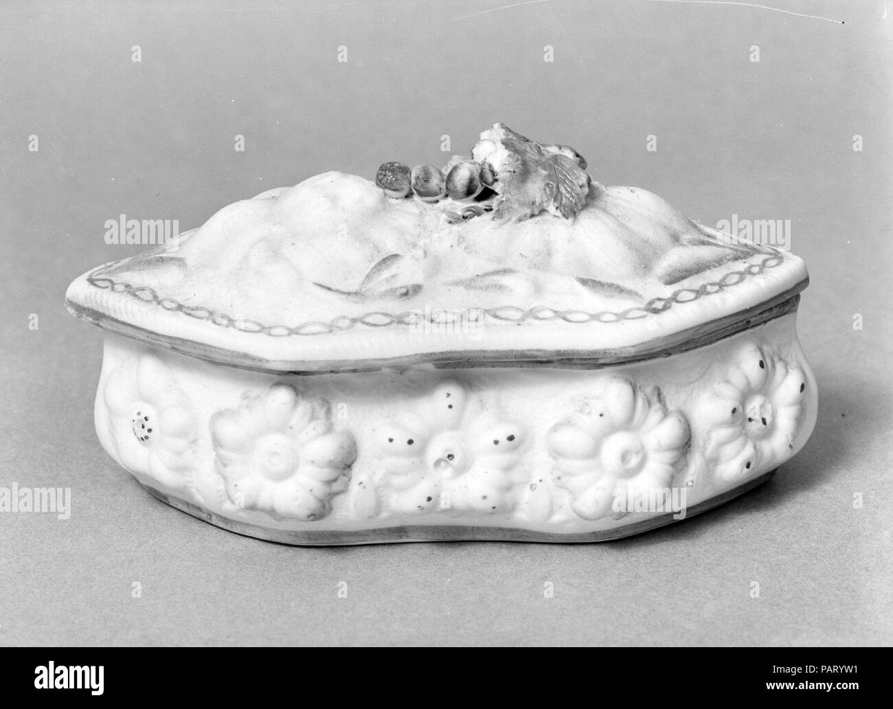 Casella. Cultura: American. Dimensioni: 2 5/8 x 5 1/8 x 2 3/4 in. (6.7 x 13 x 7 cm). Data: 1830-70. Museo: Metropolitan Museum of Art di New York, Stati Uniti d'America. Foto Stock