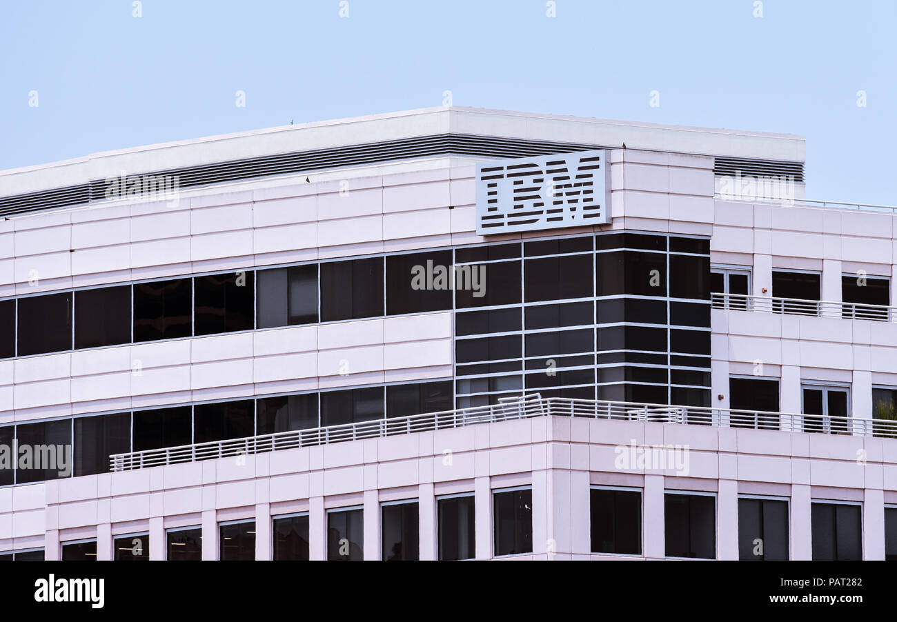 Foster City, CA/USA - Jul. 2, 2018: IBM Innovation Center nella Silicon Valley, Foster City, California Foto Stock