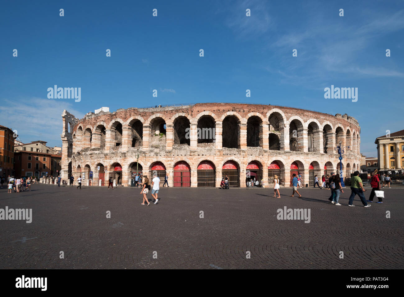 L'Arena di Verona,Piazza Bra in Verona Verona, Veneto, Italia Foto Stock